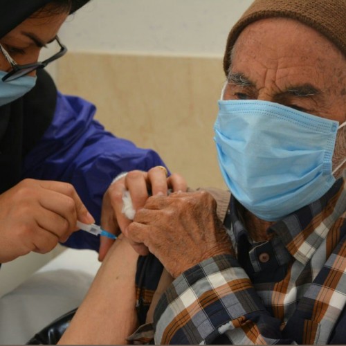 تعیین زمان تزریق دز سوم واکسن کرونا سالمندان