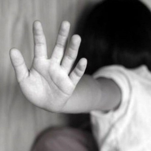 تجاوز جنسی پدر بی رحم به دخترش بیش از 400 بار!