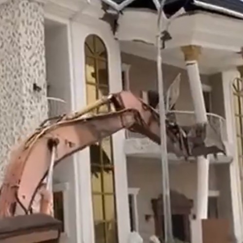 (فیلم) تخریب یک ساختمان گران قیمت در پی طلاق