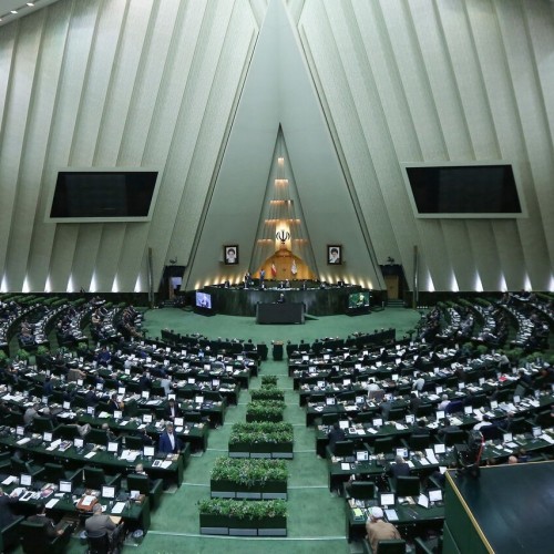 تماشای لایو اینستاگرام در حاشیه افتتاحیه مجلس