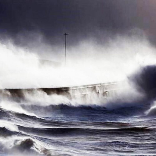 (فیلم) توفان حاره‌ای شدید و افزایش ارتفاع امواج در دریای عمان 