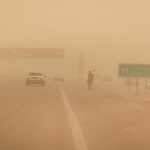 طوفان و گردوغبار ادارات منطقه سیستان را به تعطیلی کشاند