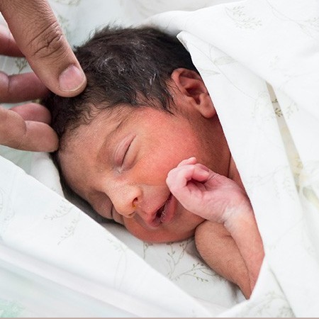 تولد نوزادی با ۲۴ انگشت + عکس