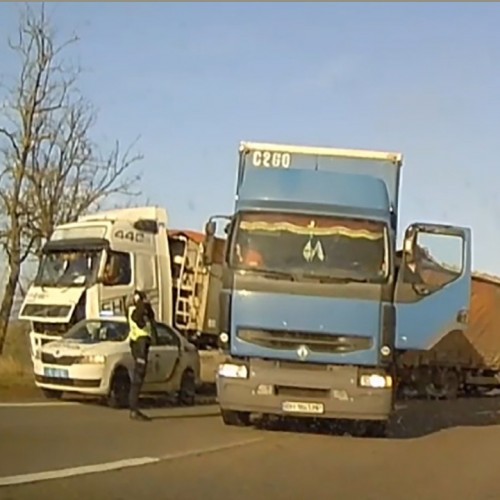 (فیلم) تصادف خونین چهار ماشین سنگین با یکدیگر 