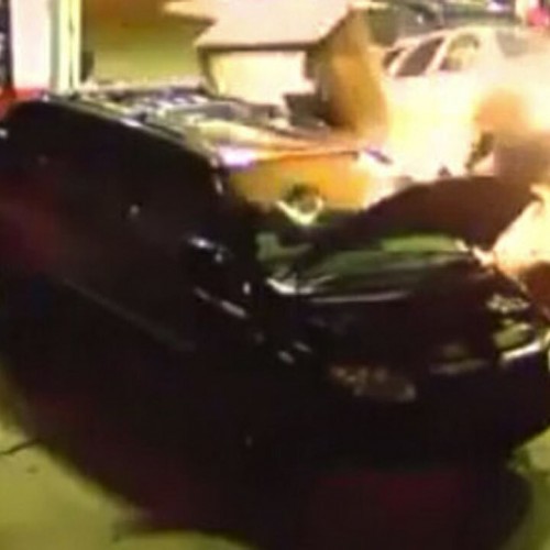 (فیلم) تصادف شدید خودروی شاسی بلند با یک پمپ بنزین