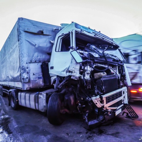 (فیلم) تصادف وحشتناک چند کامیون در بزرگراه