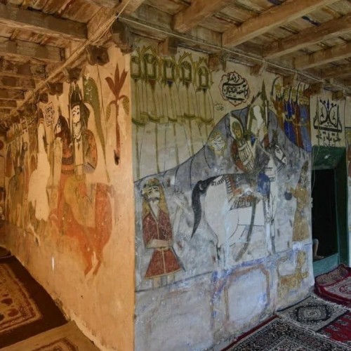 (تصاویر) امامزاده ای با نقاشی های خاص بر روی دیوار