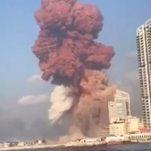 (فیلم) تصاویر دیده نشده از انفجار بیروت/ برخورد موشک به انبار نیترات آمونیوم بندر بیروت صحت دارد؟