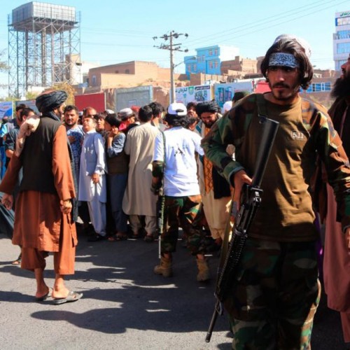 (فیلم) تصاویر جنجالی از رقص جمعی جنگجویان طالبان!