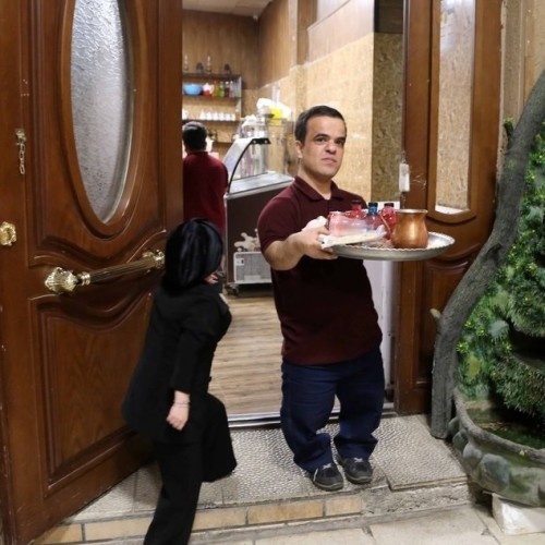 (تصاویر) رستوران کوتاه قامتان در تهران