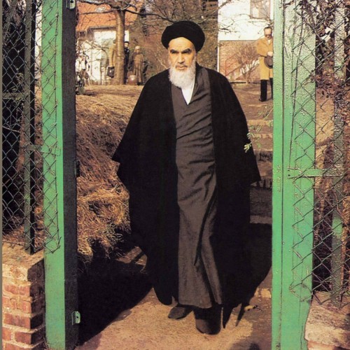 تصاویر زیرخاکی و دیده نشده از زندگی ساده امام خمینی (ره) در نوفل لوشاتو