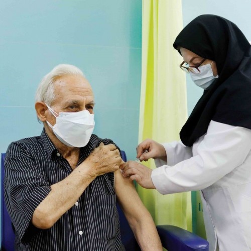 تزریق دز چهارم واکسن کرونا برای گروه‌های سنی بالای ۷۰ سال