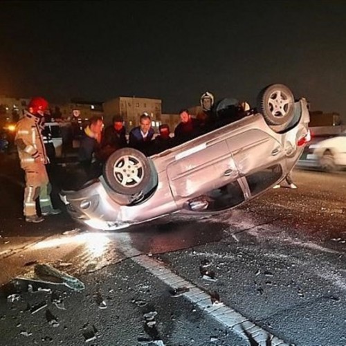واژگونی پژو ۲۰۶ پس از تصادف شدید با ۲ خودرو + تصاویر