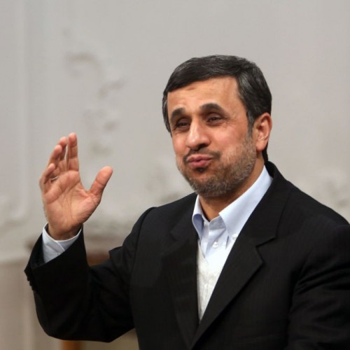 واکنش عجیب احمدی نژاد به عکس یادگاری‌اش با سربازان آمریکایی