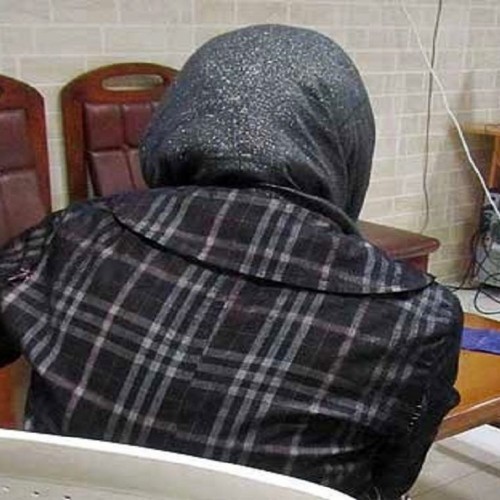 وحشت از زنی با عینک دودی و ماسک! / این زن در مشهد دستگیر شد