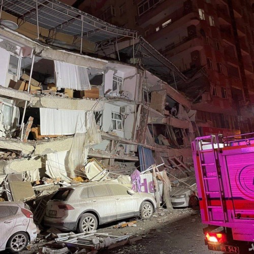 زلزله ۷.۸ ریشتری ترکیه بیش از ۱۰۰ کشته برجای گذاشت + تصاویر و فیلم