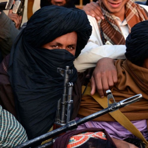 (فیلم) ذوق زدگی جنگجوی طالبان از خوابیدن در گهواره نوزاد!