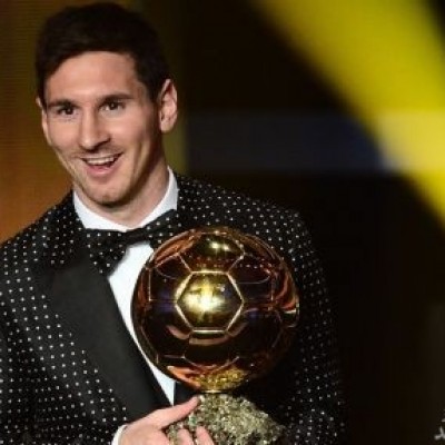 رونمایی مسی از توپ طلای ششم در نوکمپ