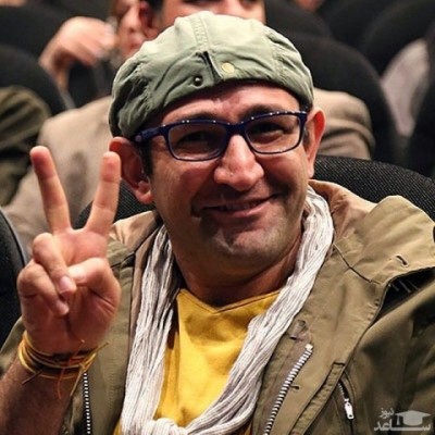 هدایت هاشمی در کنار همسر دومش و دخترانش