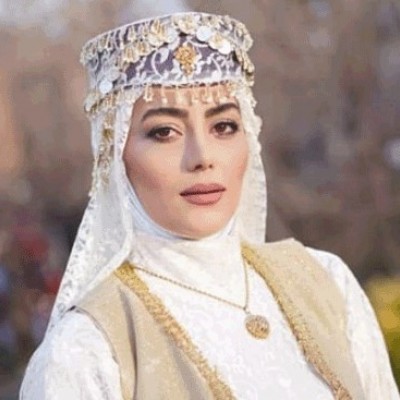 چهره واقعی هدیه بازوند بازیگر خوش چهره نقش روژان سریال نون خ