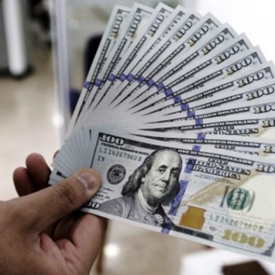 دلار در آستانه ورود به کانال ۱۰ هزار تومانی