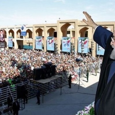 اخلال در سخنرانی رئیس جمهور در یزد/ روحانی: نگذاریم خواست آمریکا از حنجره عده‌ای معدود بلند شود!