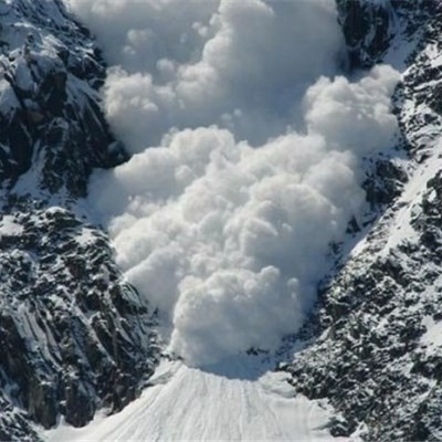 سقوط بهمن در جاده چالوس