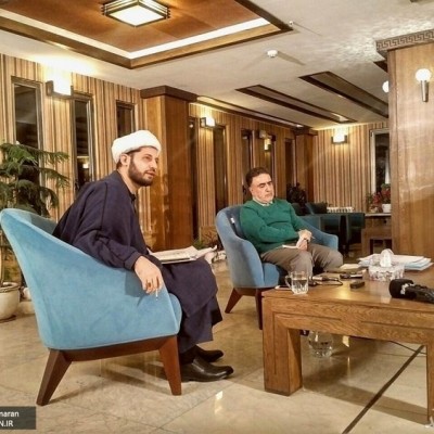 (فیلم) صحنه جنجالی از خرما خوردن جلیل مجبی رئیس ستاد امر به معروف