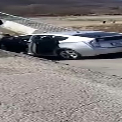 (فیلم) فرو ریختن ناگهانی پل حین عبور خودرو