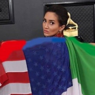ماجرای عجیب دختری که با پرچم ایران در گِرمی بود