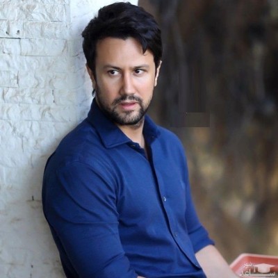 شاهرخ استخری با رعایت نکات بهداشتی کار را آغاز کرد