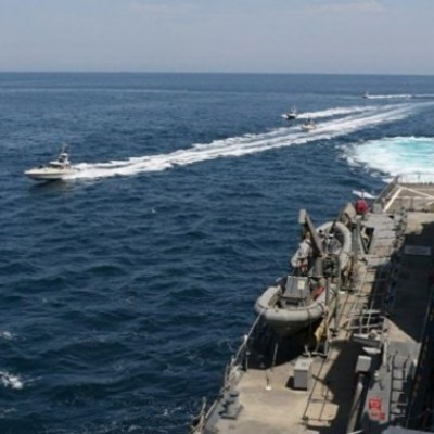 هشدار سپاه به ناو‌های آمریکا و پاسخ آن‌ها به فارسی