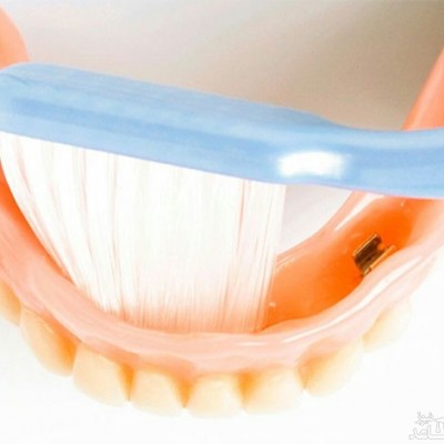 برای تمیز کردن دندان مصنوعی چرا باید از مسواک مخصوص استفاده کرد؟