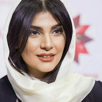 استایل عجیب و نامتعارف سارا سهیلی در هواپیما