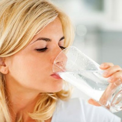نوشیدن زیاد آب مانع ابتلا به کرونا می‌شود؟