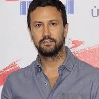 قدم زدن شاهرخ استخری با دخترش نبات