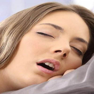 علل ریزش آب دهان در شب و درمان آن