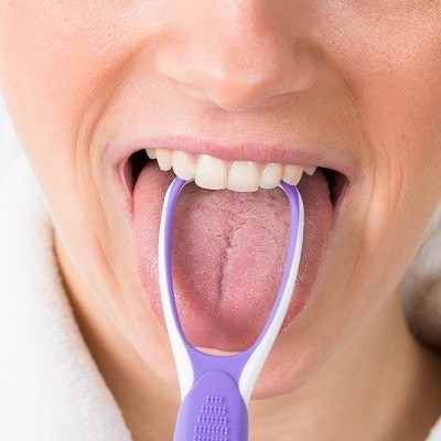 اهمیت تمیز کردن زبان