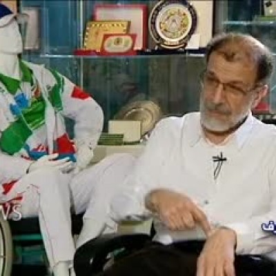 (فیلم) راننده‌ای که ماشین آیت‌الله خامنه‌ای را چپ کرد: آقا فرمودند محمود آقا رانندگیت خوبه‌ها!